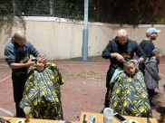 حلاقة مجانية لأطفال سرية كشاف النادي الاسلامي بيافا